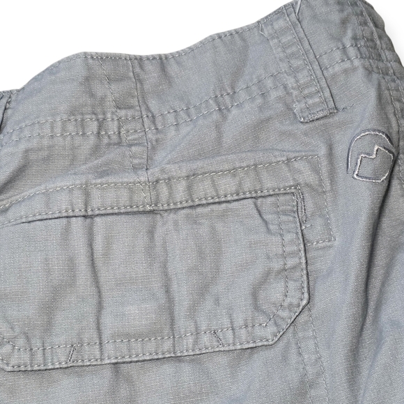 Magellan Men's Gray Cargo Shorts, Size 30W - Picture 6 of 14